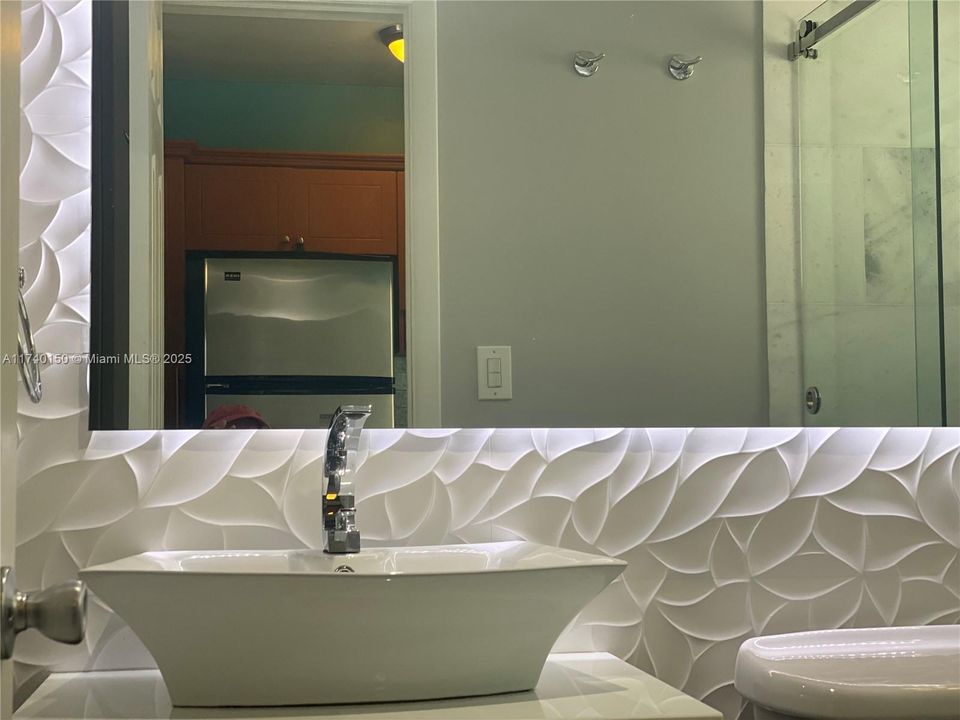 待售: $228,400 (0 贝兹, 1 浴室, 408 平方英尺)