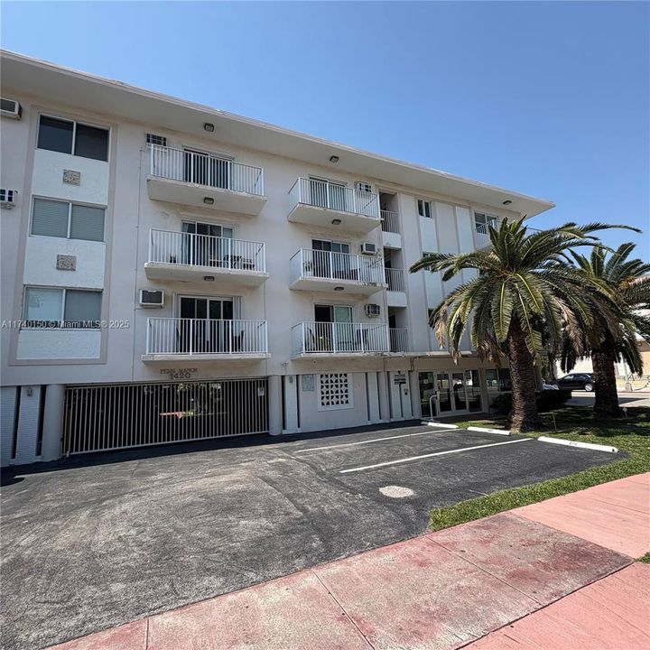 待售: $228,400 (0 贝兹, 1 浴室, 408 平方英尺)