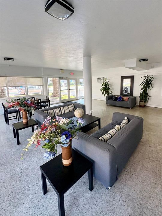 待售: $228,400 (0 贝兹, 1 浴室, 408 平方英尺)