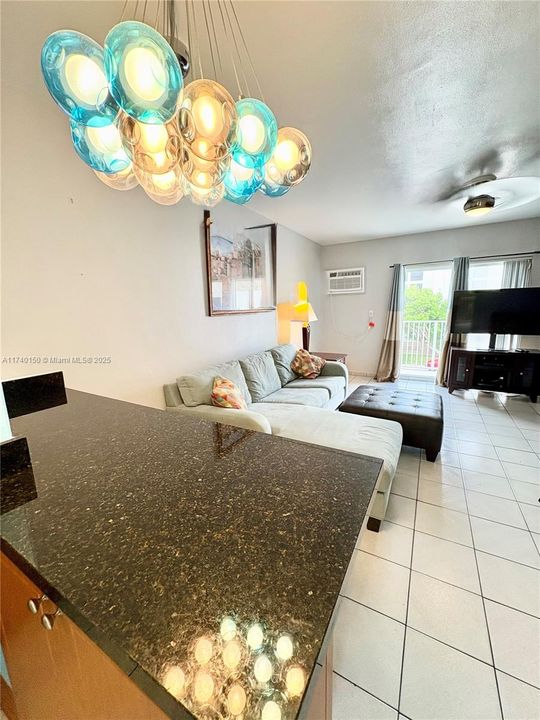 待售: $228,400 (0 贝兹, 1 浴室, 408 平方英尺)