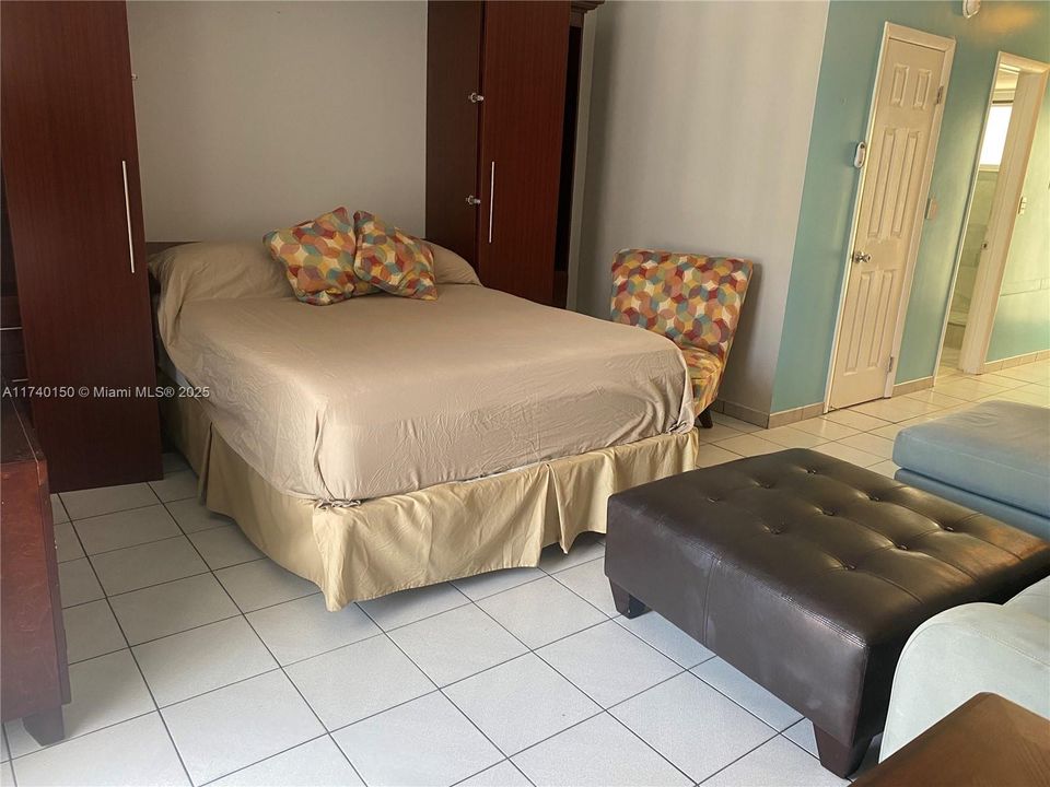 待售: $228,400 (0 贝兹, 1 浴室, 408 平方英尺)