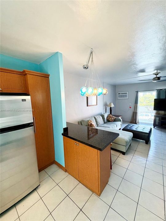 待售: $228,400 (0 贝兹, 1 浴室, 408 平方英尺)