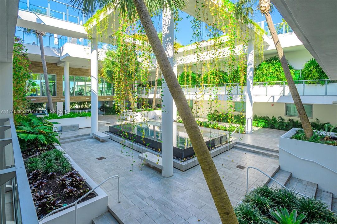 Recently Sold: $785,000 (1 beds, 1 baths, 701 Square Feet)