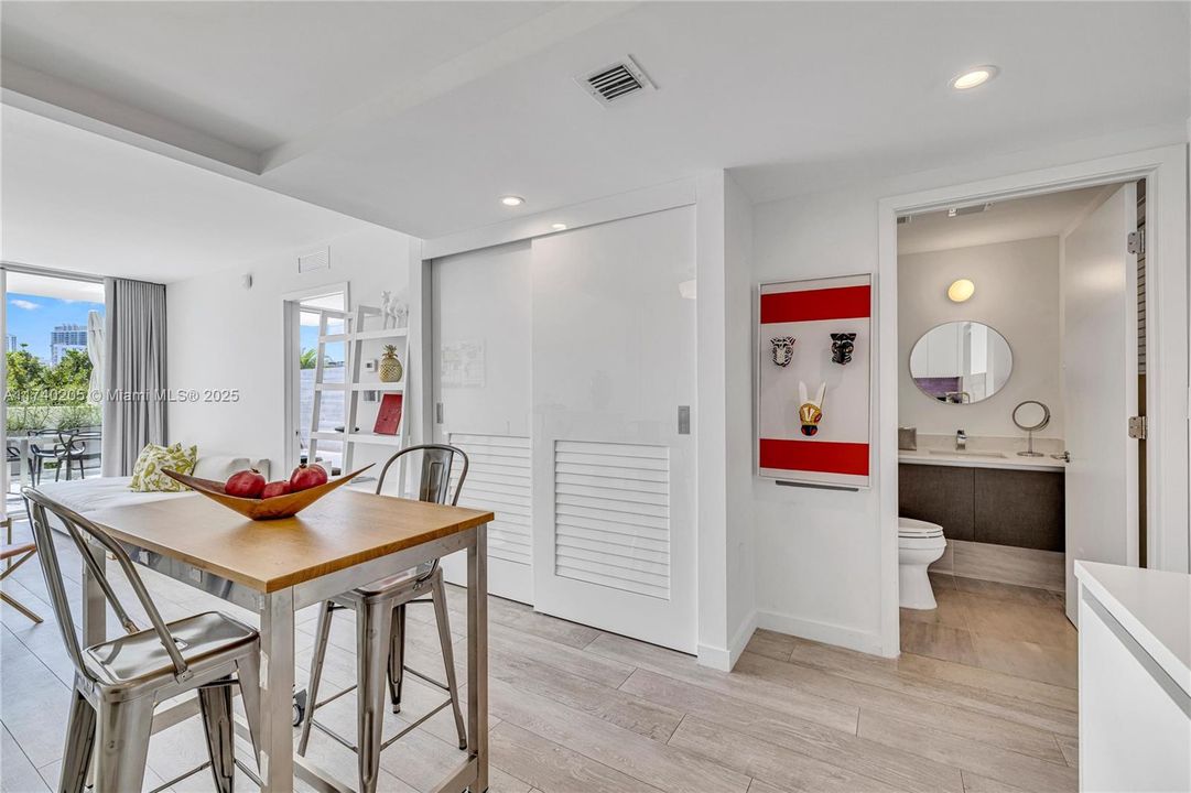 Recently Sold: $785,000 (1 beds, 1 baths, 701 Square Feet)