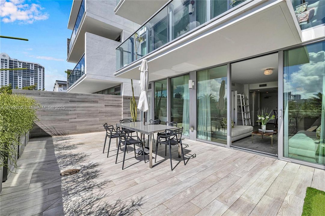 Recently Sold: $785,000 (1 beds, 1 baths, 701 Square Feet)