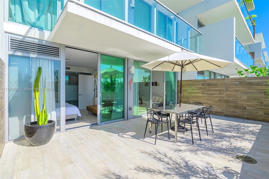 Recently Sold: $785,000 (1 beds, 1 baths, 701 Square Feet)