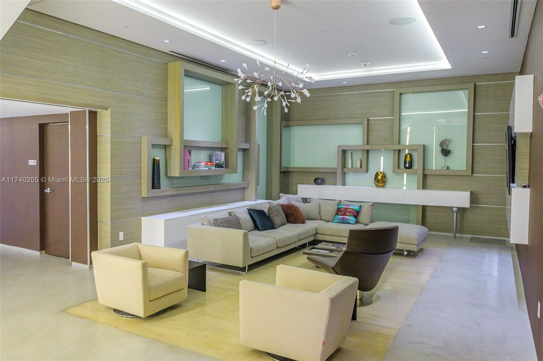 Recently Sold: $785,000 (1 beds, 1 baths, 701 Square Feet)