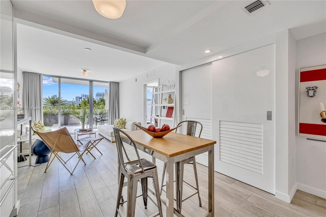 Recently Sold: $785,000 (1 beds, 1 baths, 701 Square Feet)