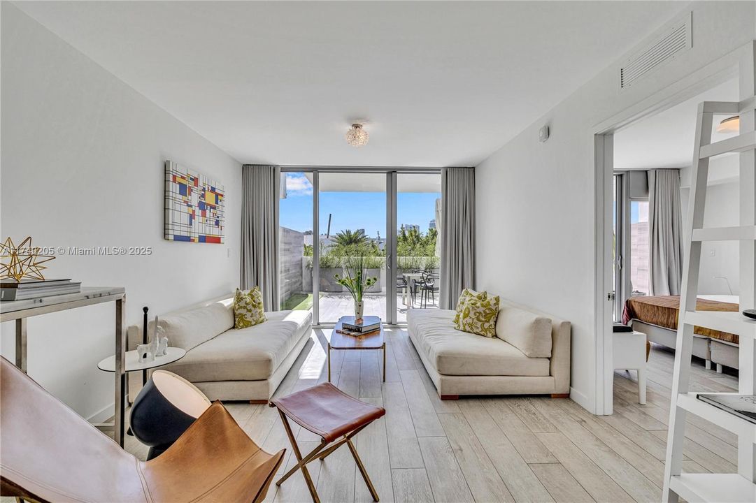 Recently Sold: $785,000 (1 beds, 1 baths, 701 Square Feet)
