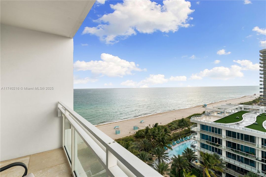 Recently Sold: $899,000 (2 beds, 2 baths, 993 Square Feet)