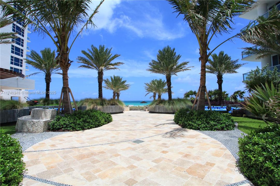 Recently Sold: $899,000 (2 beds, 2 baths, 993 Square Feet)