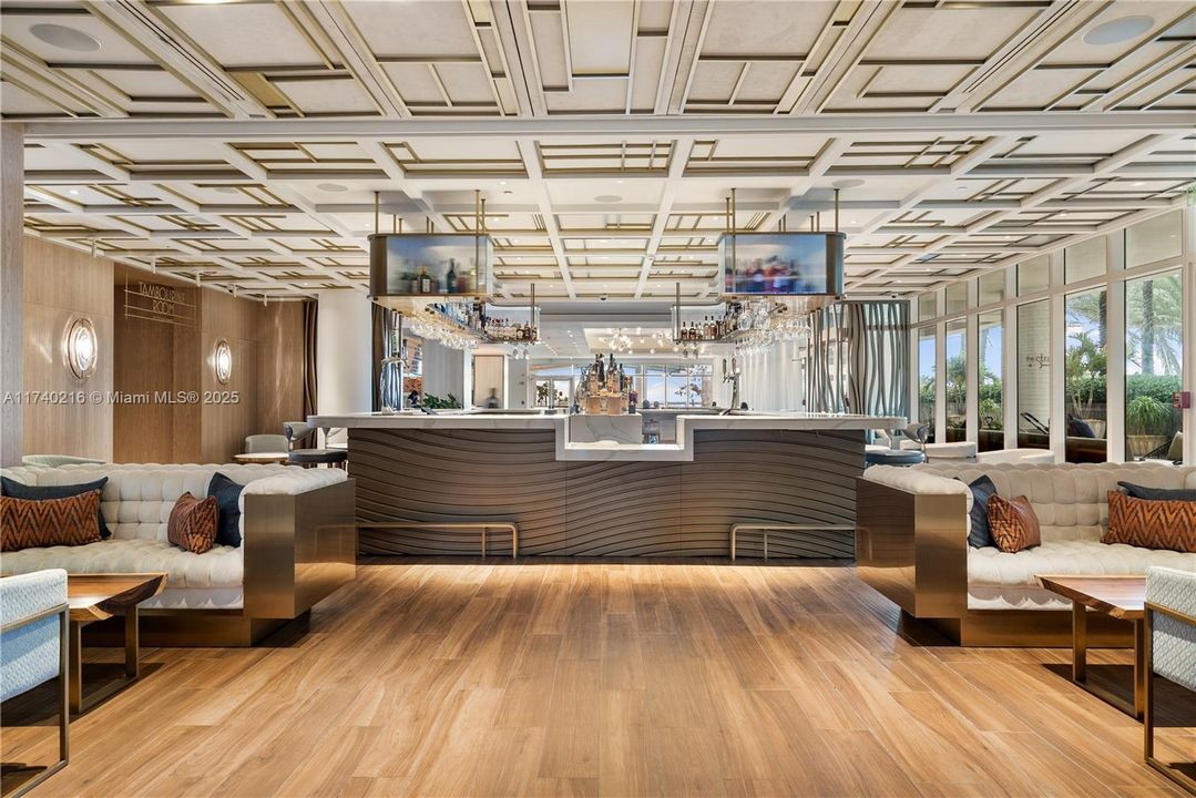 Recently Sold: $899,000 (2 beds, 2 baths, 993 Square Feet)