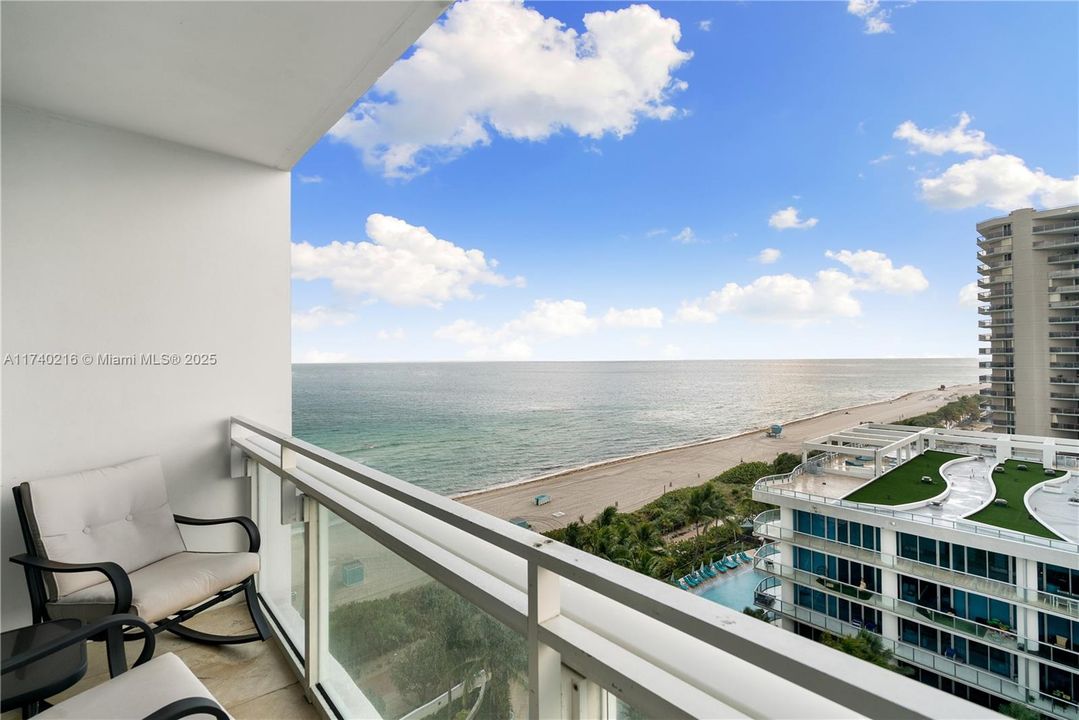 Recently Sold: $899,000 (2 beds, 2 baths, 993 Square Feet)