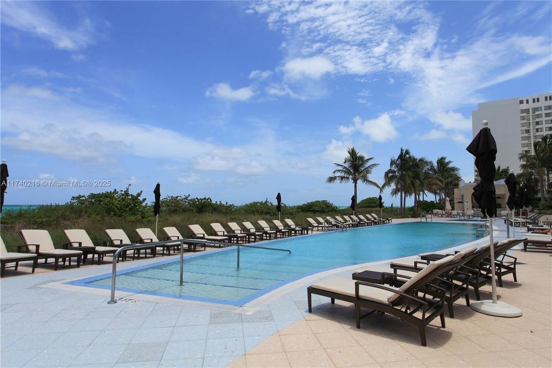 Recently Sold: $899,000 (2 beds, 2 baths, 993 Square Feet)