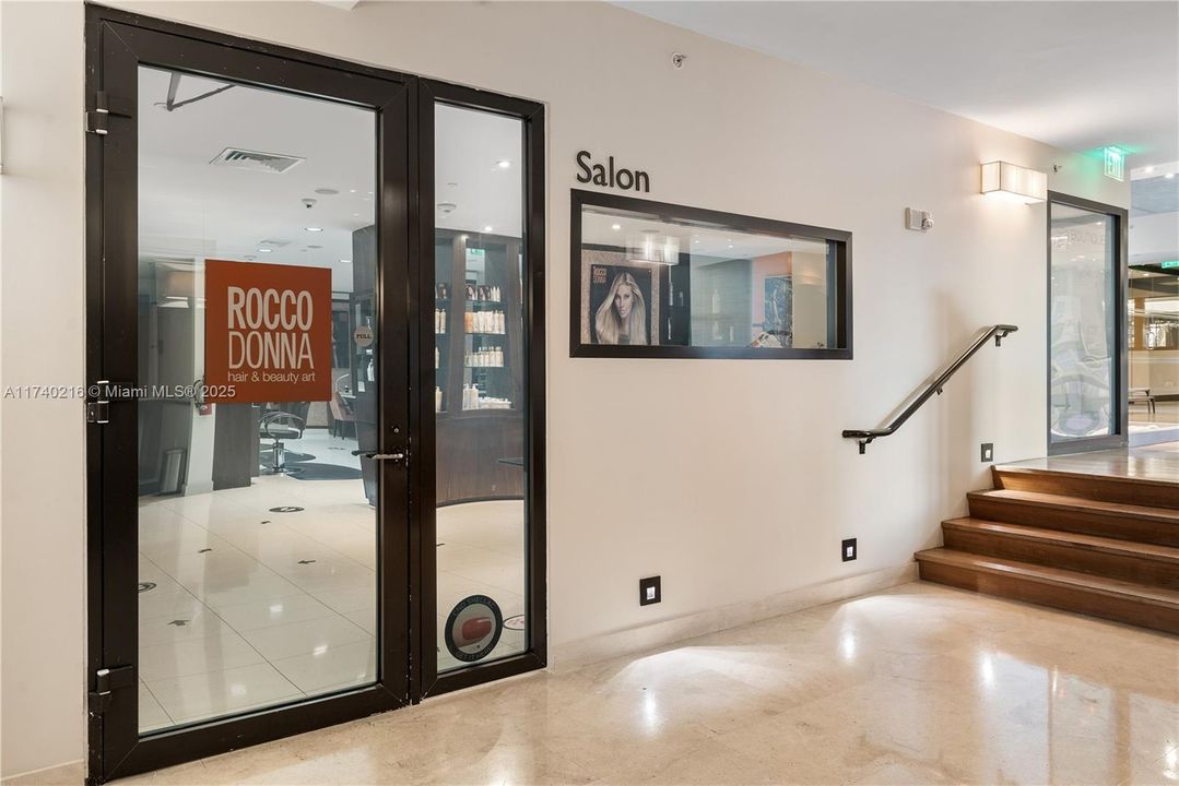 Recently Sold: $899,000 (2 beds, 2 baths, 993 Square Feet)