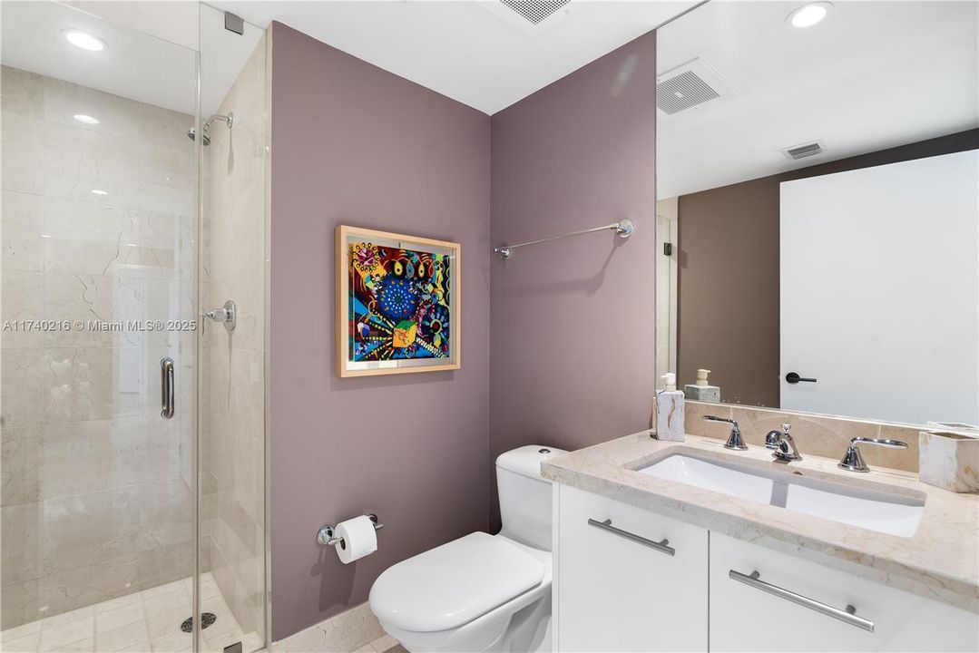 Recently Sold: $899,000 (2 beds, 2 baths, 993 Square Feet)