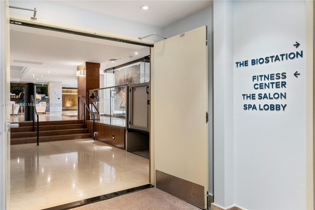 Recently Sold: $899,000 (2 beds, 2 baths, 993 Square Feet)