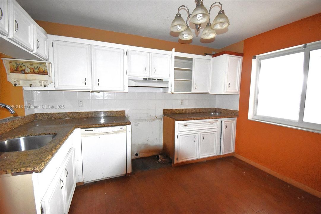 Под контрактом: $69,900 (2 спален, 2 ванн, 1364 Квадратных фут)