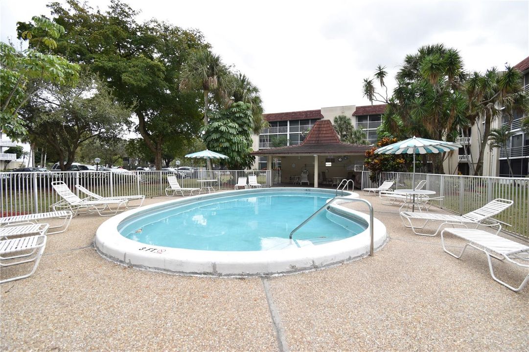 Под контрактом: $69,900 (2 спален, 2 ванн, 1364 Квадратных фут)