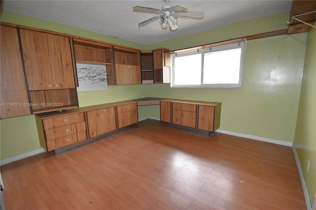 Под контрактом: $69,900 (2 спален, 2 ванн, 1364 Квадратных фут)