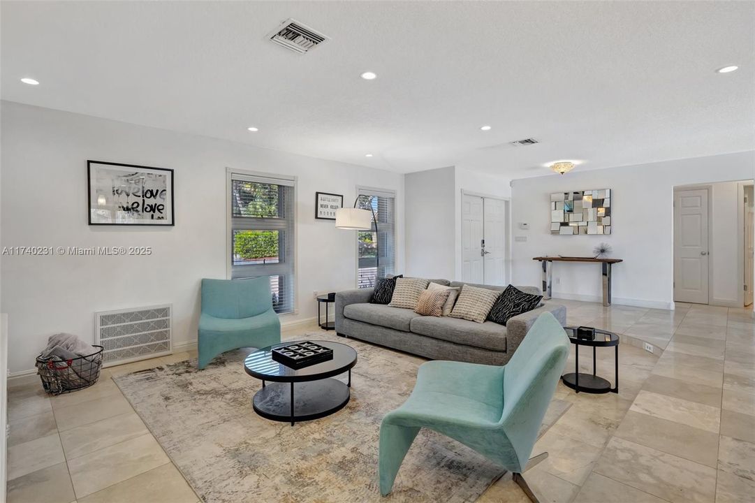 Недавно арендовано: $9,500 (3 спален, 2 ванн, 1819 Квадратных фут)