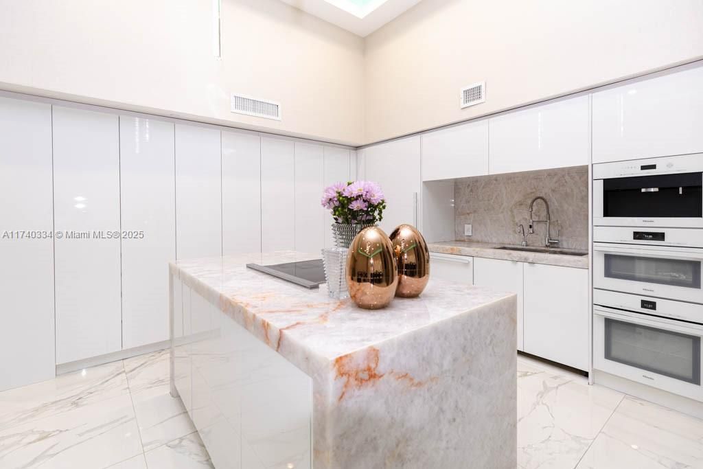 На продажу: $1,499,000 (2 спален, 2 ванн, 1782 Квадратных фут)