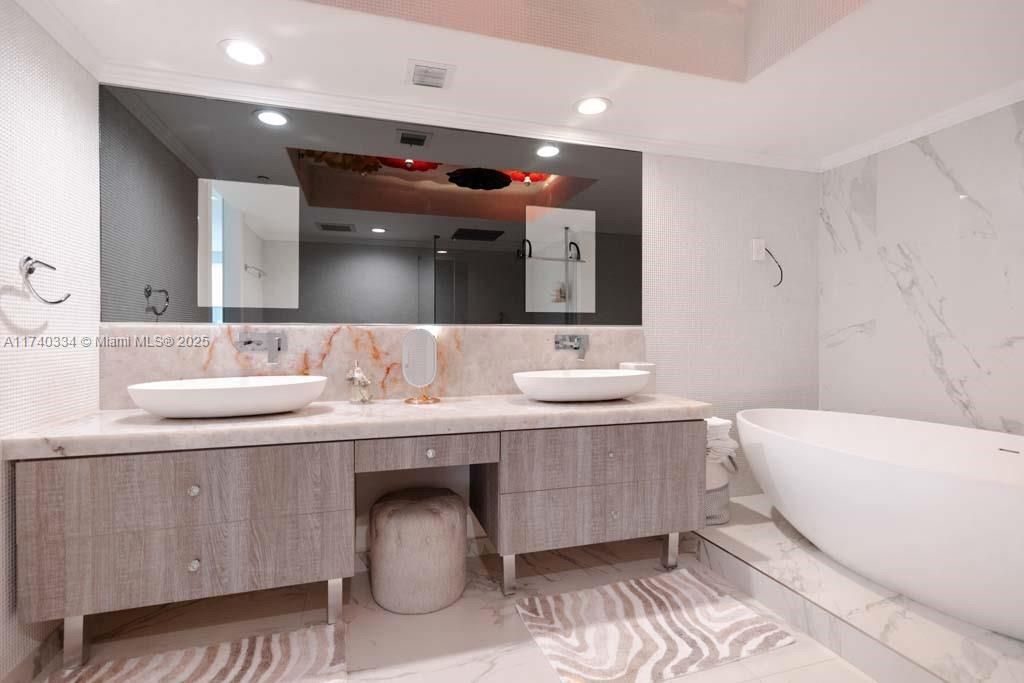 На продажу: $1,499,000 (2 спален, 2 ванн, 1782 Квадратных фут)