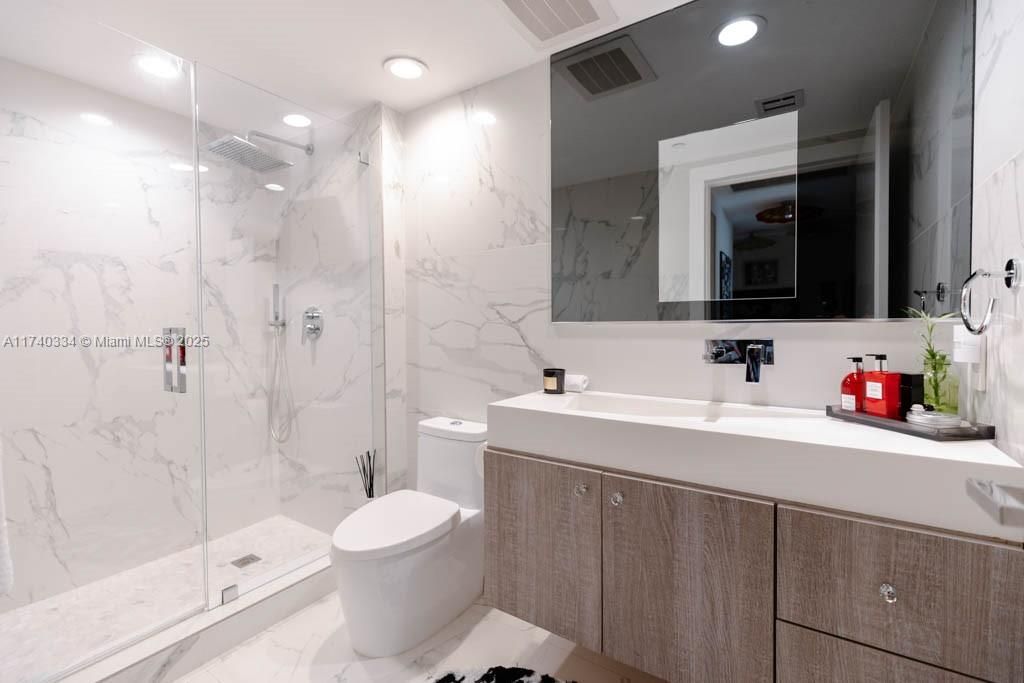 На продажу: $1,499,000 (2 спален, 2 ванн, 1782 Квадратных фут)