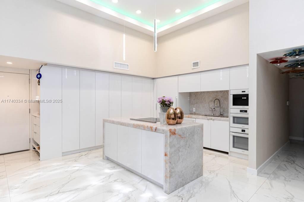 На продажу: $1,499,000 (2 спален, 2 ванн, 1782 Квадратных фут)