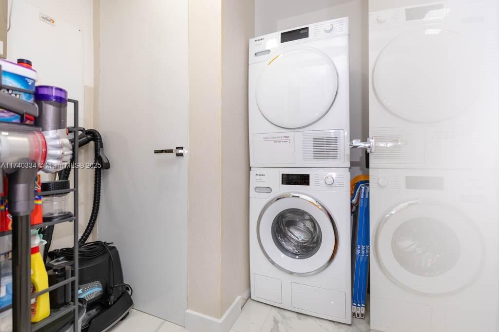 На продажу: $1,499,000 (2 спален, 2 ванн, 1782 Квадратных фут)