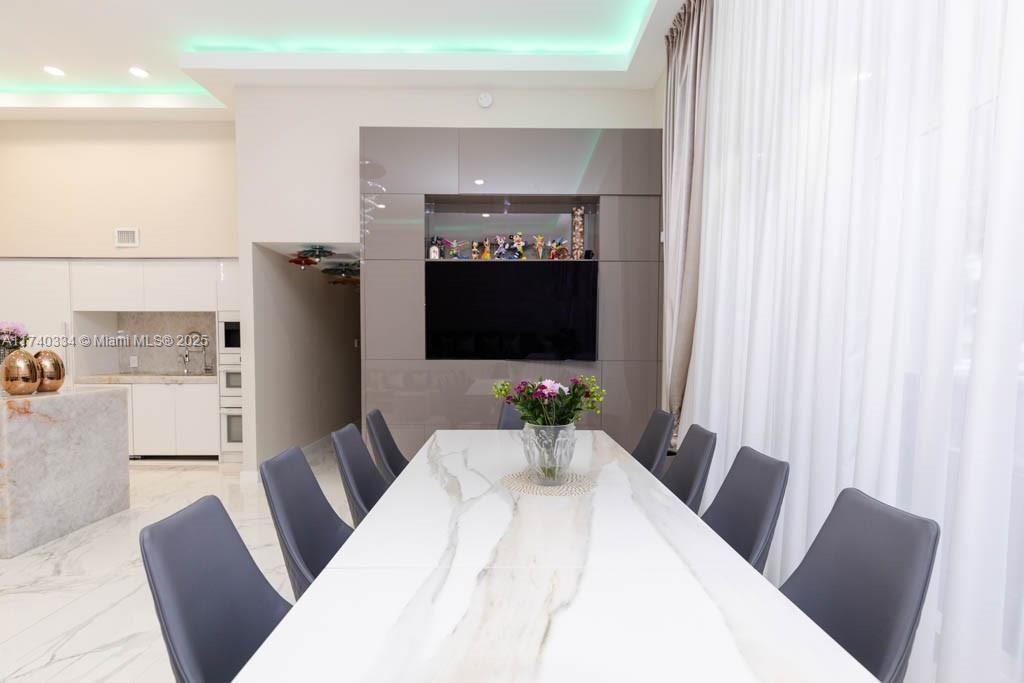 На продажу: $1,499,000 (2 спален, 2 ванн, 1782 Квадратных фут)