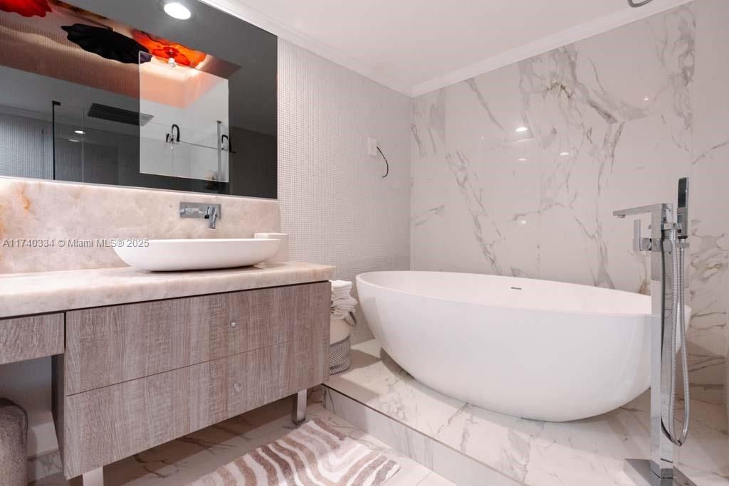 На продажу: $1,499,000 (2 спален, 2 ванн, 1782 Квадратных фут)