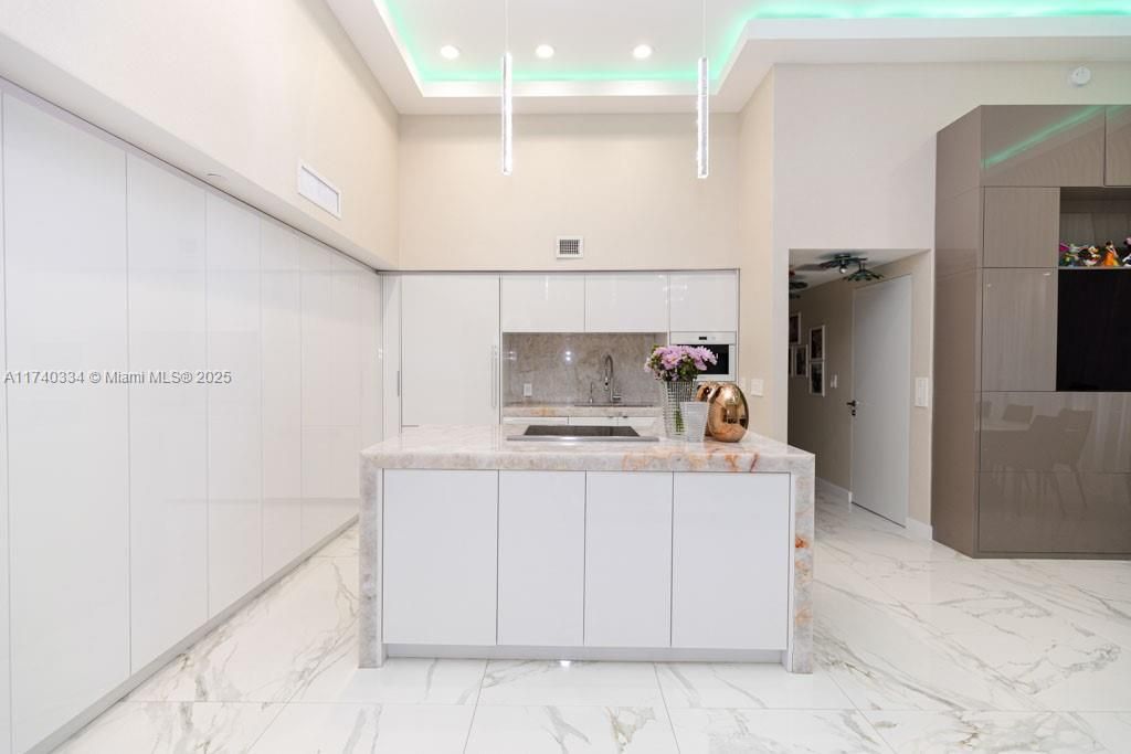 На продажу: $1,499,000 (2 спален, 2 ванн, 1782 Квадратных фут)