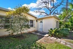 Под контрактом: $1,225,000 (4 спален, 2 ванн, 2090 Квадратных фут)