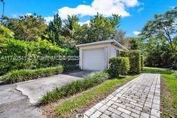 Detached garage/workshop