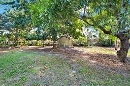 Под контрактом: $1,225,000 (4 спален, 2 ванн, 2090 Квадратных фут)