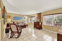 Под контрактом: $1,225,000 (4 спален, 2 ванн, 2090 Квадратных фут)