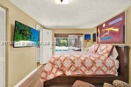 Под контрактом: $1,225,000 (4 спален, 2 ванн, 2090 Квадратных фут)