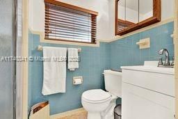 Под контрактом: $1,225,000 (4 спален, 2 ванн, 2090 Квадратных фут)