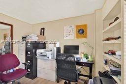 Под контрактом: $1,225,000 (4 спален, 2 ванн, 2090 Квадратных фут)