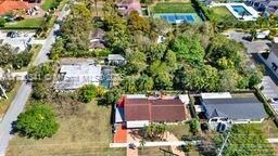 Под контрактом: $1,225,000 (4 спален, 2 ванн, 2090 Квадратных фут)