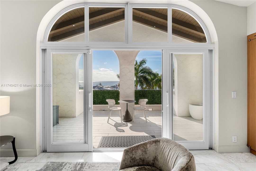 For Sale: $3,950,000 (2 beds, 2 baths, 1912 Square Feet)