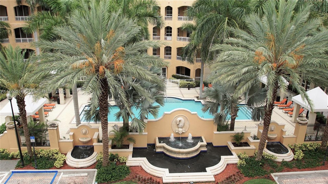 待售: $398,000 (1 贝兹, 1 浴室, 977 平方英尺)