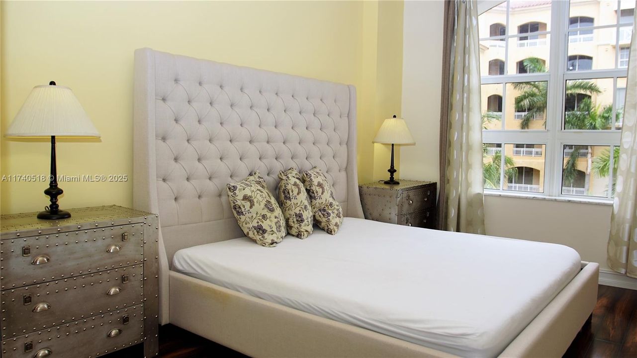 待售: $398,000 (1 贝兹, 1 浴室, 977 平方英尺)