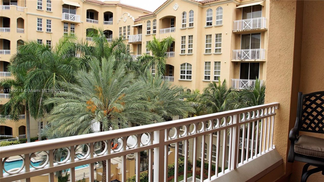 待售: $398,000 (1 贝兹, 1 浴室, 977 平方英尺)