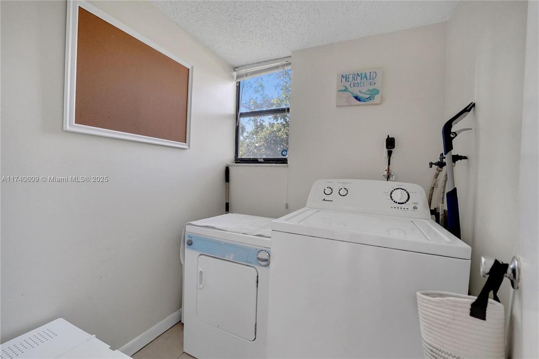 Recently Sold: $285,000 (2 beds, 1 baths, 1054 Square Feet)