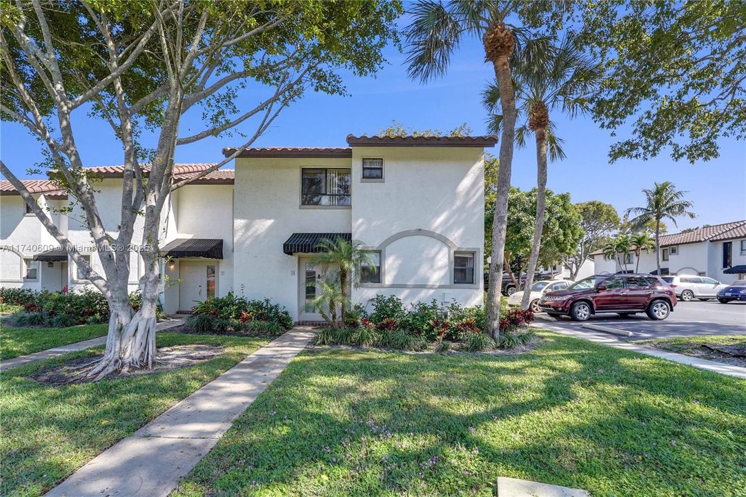 Recently Sold: $285,000 (2 beds, 1 baths, 1054 Square Feet)