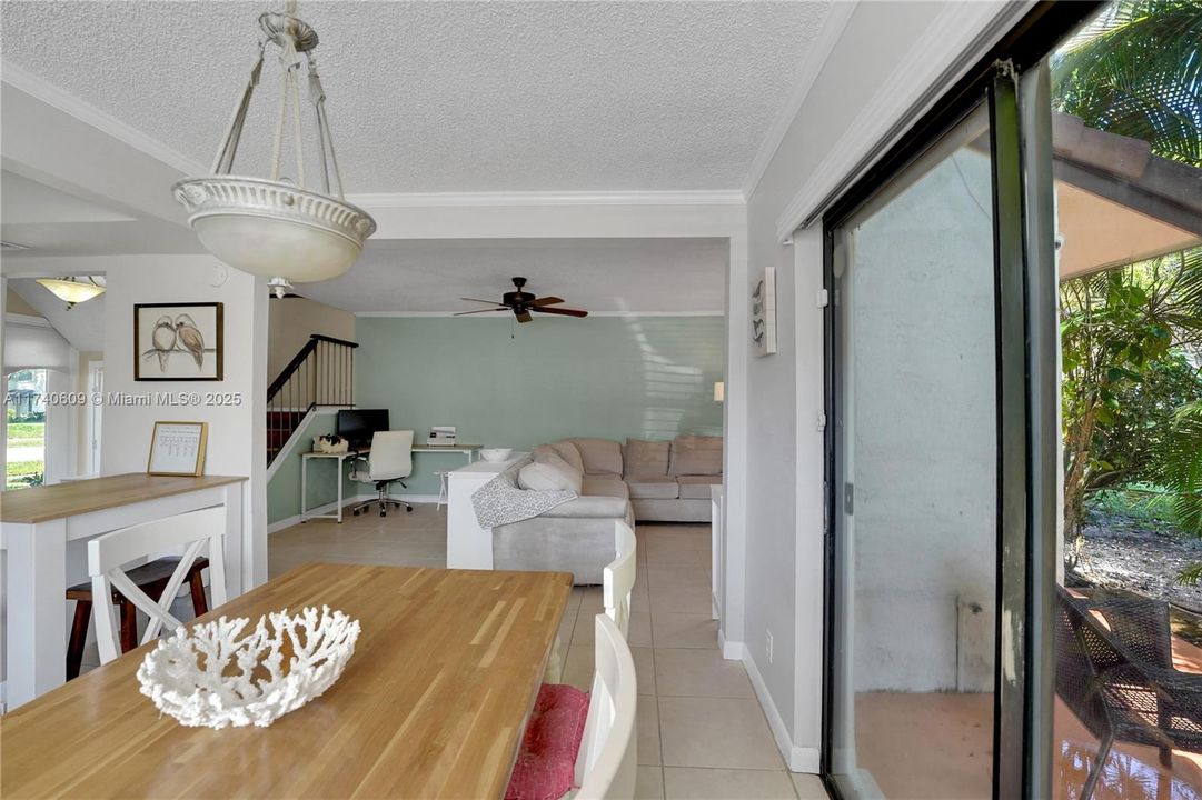 Recently Sold: $285,000 (2 beds, 1 baths, 1054 Square Feet)