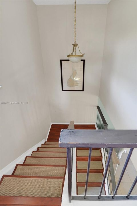 Recently Sold: $285,000 (2 beds, 1 baths, 1054 Square Feet)