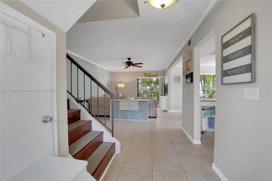 Recently Sold: $285,000 (2 beds, 1 baths, 1054 Square Feet)